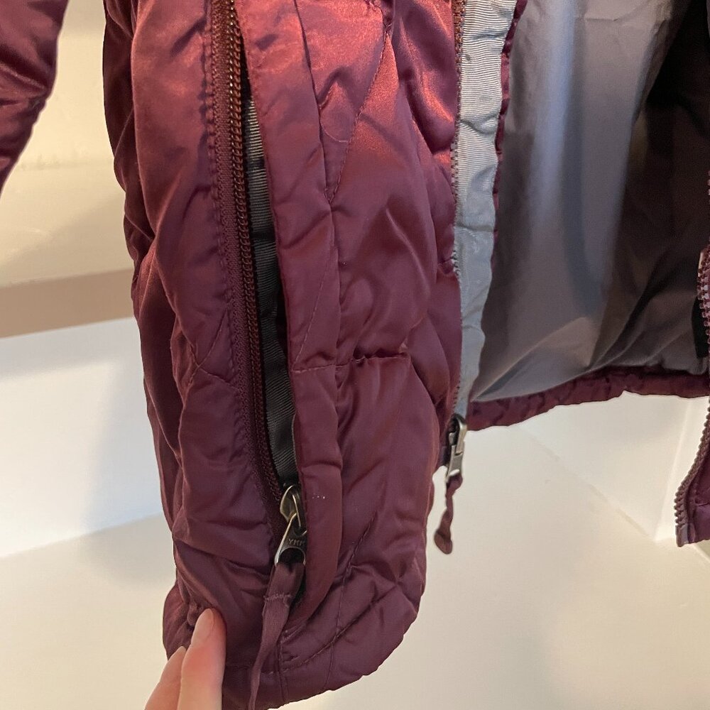 The North Face Burgundy 550 ALIS Full-Zip Goose Down Insulated Nylon Puffer Jack - Picture 12 of 13